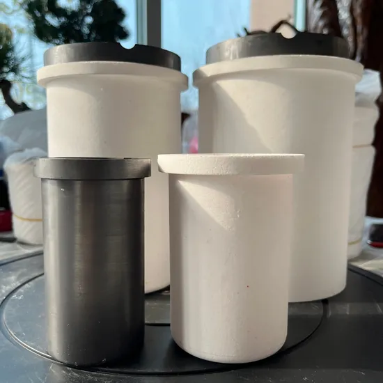 Graphite Crucible Quartz Crucible Ceramic Crucible for Melting Furnace